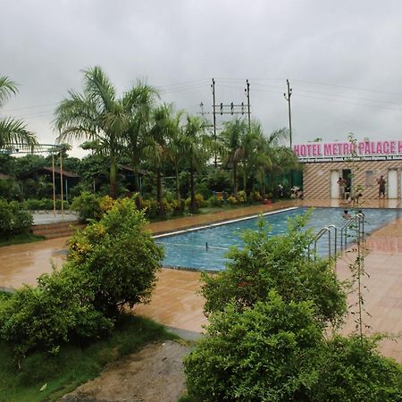 Hotel Metro Palace Resort Karjat Dış mekan fotoğraf