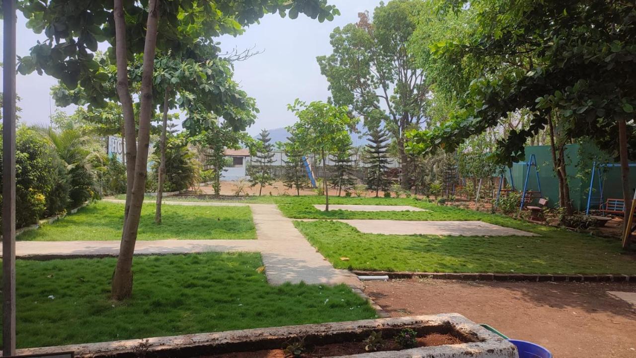 Hotel Metro Palace Resort Karjat Dış mekan fotoğraf