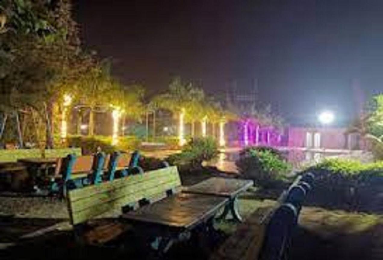 Hotel Metro Palace Resort Karjat Dış mekan fotoğraf
