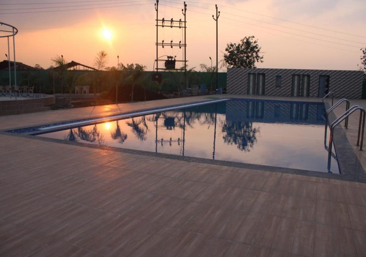 Hotel Metro Palace Resort Karjat Dış mekan fotoğraf