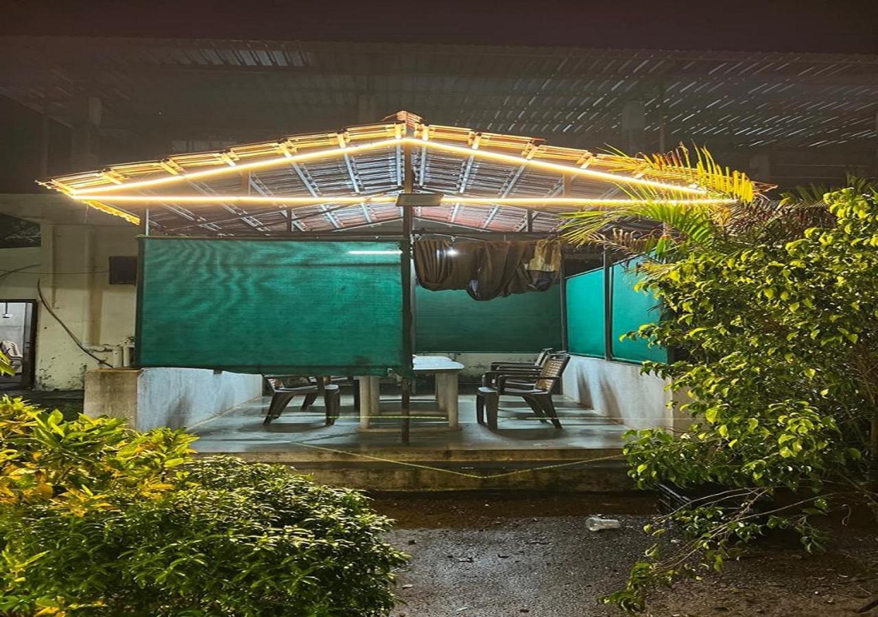 Hotel Metro Palace Resort Karjat Dış mekan fotoğraf